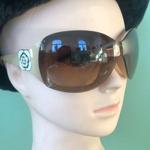 Chanel Grey/Black Camellia Flower Sunglasses- 4164 - Yoogi's Closet